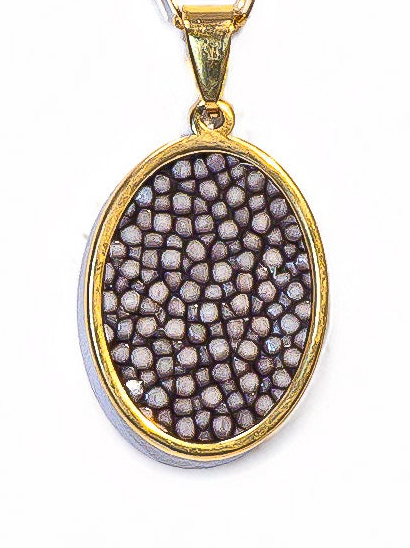 Truffle Stingray Oval Signature Pendant