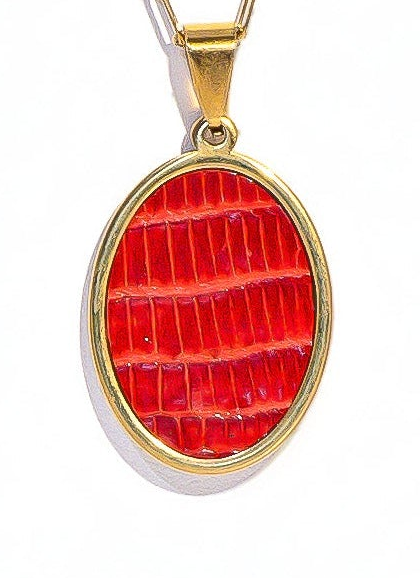 Rouge Oval Signature Pendant